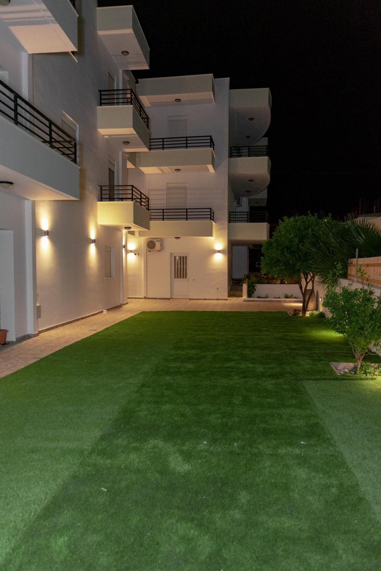 Central Rooms Makry Gialos  Exterior photo